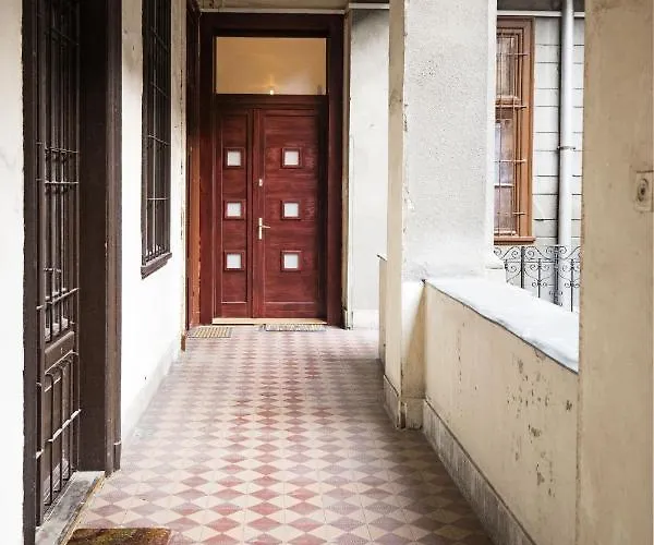 A54: Charming In The Ruin Bar District بودابست